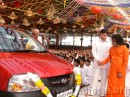 11. Dr Venkataraman getting into his new car